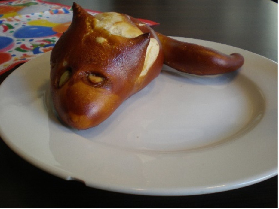 pretzel mouse pastry on plate